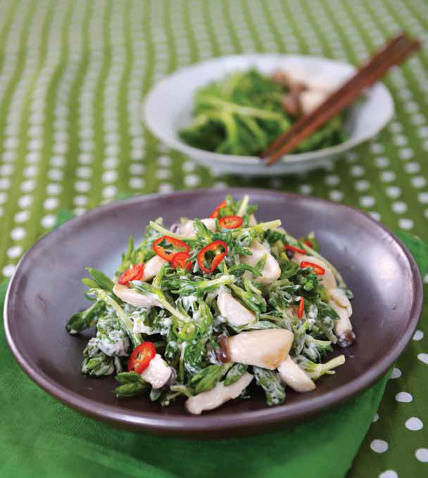 Dolnamul Salad (Korean Stonecrop Salad with Lemon Mayo Dressing)