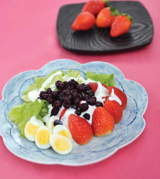 Strawberry Salad (Fresh Strawberry and Yogurt Salad)