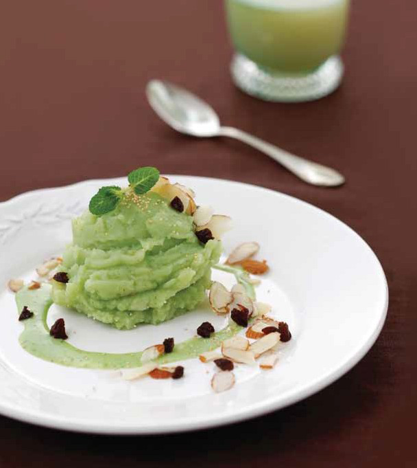 Sigeumchi Uyu Sosseuwa Green Mashed Potato (Green Mashed Potatoes with Spinach Milk Sauce)