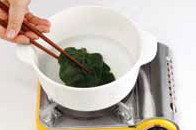 Sigeumchi Uyu Sosseuwa Green Mashed Potato (Green Mashed Potatoes with Spinach Milk Sauce)