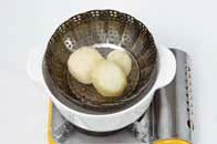 Sigeumchi Uyu Sosseuwa Green Mashed Potato (Green Mashed Potatoes with Spinach Milk Sauce)